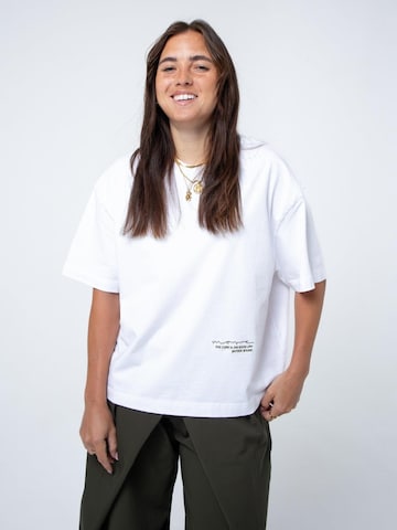 BAYSIDE BOUND Oversized shirt in White: front