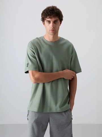 Tommy Life T-Shirt in Grün: Vorderseite