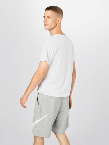 NIKE - Camisa funcionais 'Miler' em branco