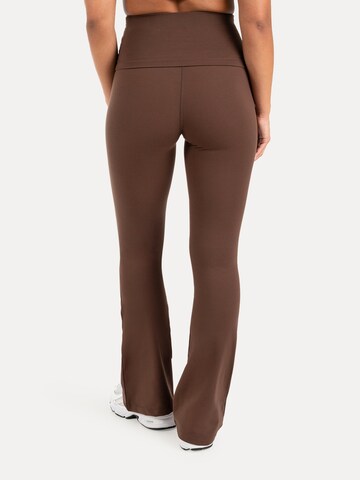 évasé Leggings ' Florea ' Smilodox en marron