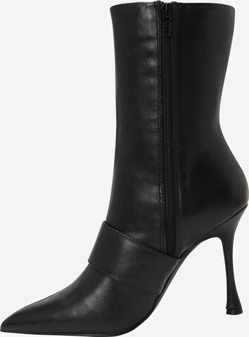 STEVE MADDEN Bootie 'BANTER' in Black