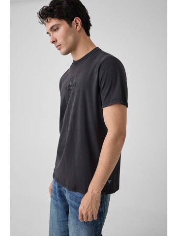 GUESS T-Shirt in Schwarz