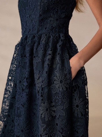 Next Aftonklänning i blå