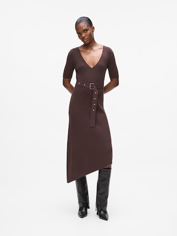 Rochie tricotat de la Karl Lagerfeld pe maro: față