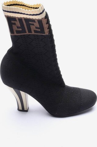 Fendi Dress Boots in 38,5 in Beige: front