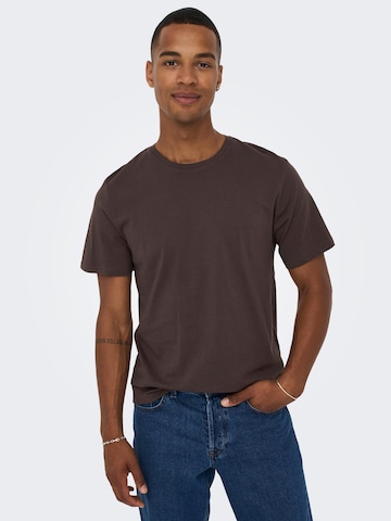 Coupe regular T-Shirt 'Matt' Only & Sons en marron