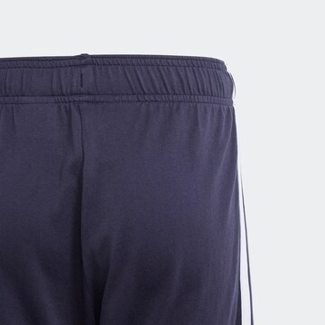 mėlyna ADIDAS SPORTSWEAR Standartinis Sportinės kelnės 'Essentials 3-Stripes '
