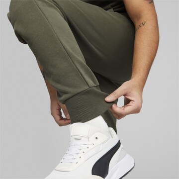 Tapered Pantaloni sportivi di PUMA in verde