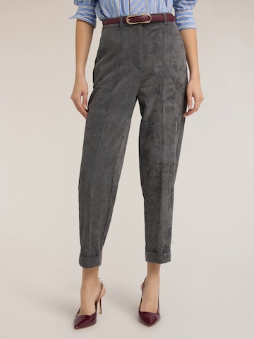 Regular Pantalon MOTIVI en gris