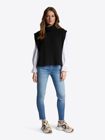 Rich & Royal Sweater in Black