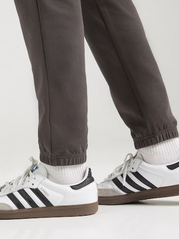 Lyle & Scott Tapered Hose in Grau