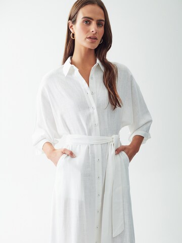 Robe-chemise 'GRETANA' Calli en blanc