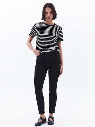 OXXO Skinny Jeans in Black