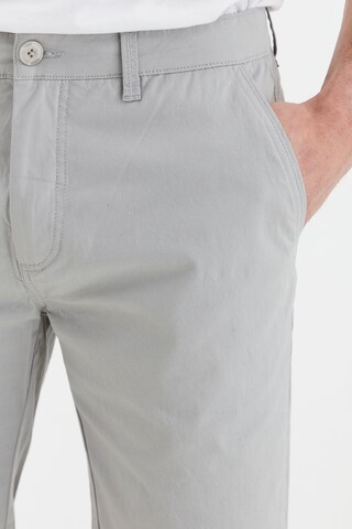 !Solid Regular Chinoshorts 'TITAN' in Grau