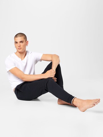Tapered Pantaloni de la BOSS pe negru