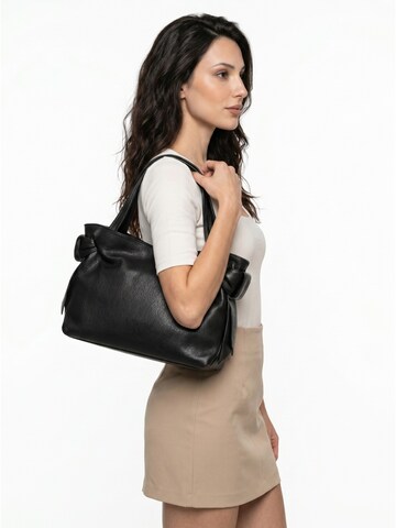 Samantha Look Handbag in Black