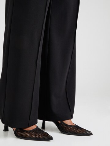 Vero Moda Curve - Perna larga Calças com vincos 'Becky' em preto