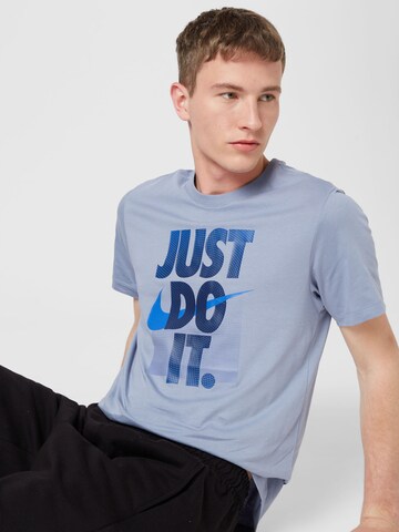 Nike Sportswear T-Shirt in Blau