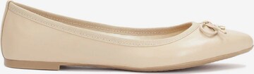 Ballerina di Kazar in beige