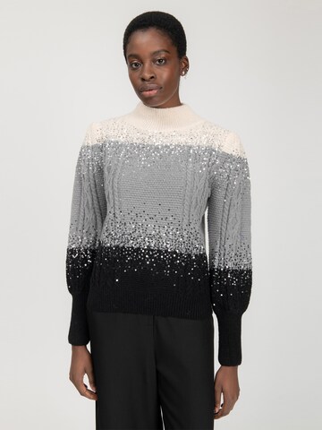 Influencer Sweater in Grey: front