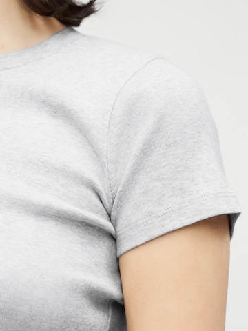 Tricou de la HOLLISTER pe gri