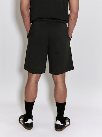 Regular Pantaloni 'Lukas' de la FCBM pe negru