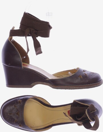 CLARKS Sandals & High-Heeled Sandals in 37,5 in Brown: front