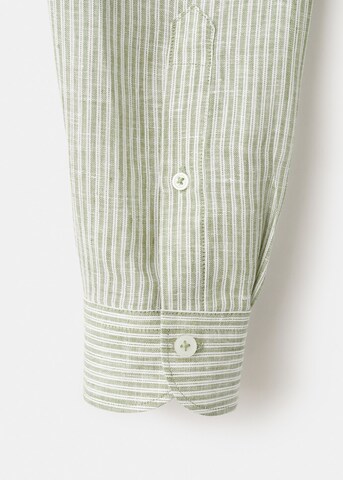 MANGO MAN Regular fit Button Up Shirt 'Parrotr' in Green