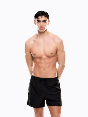 Pantaloncini da bagno di Emporio Armani in nero