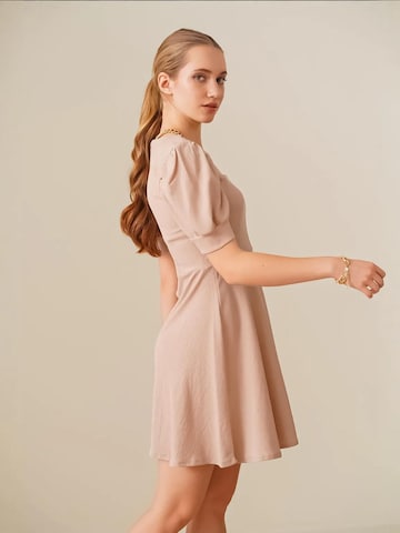 Bigdart Dress in Beige