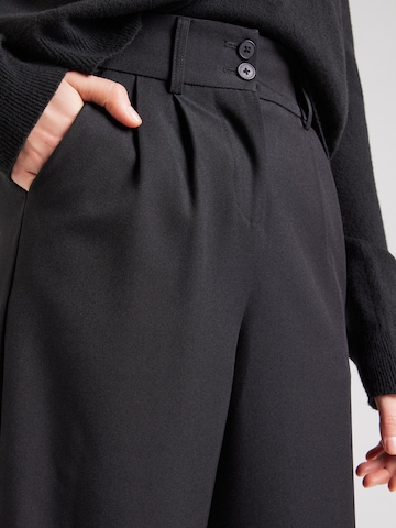 Wide leg Pantaloni cutați 'Edda' de la ABOUT YOU pe negru