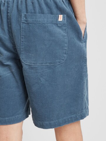 Revolution Regular Shorts in Blau