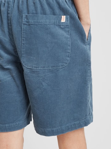 Revolution Regular Shorts in Blau