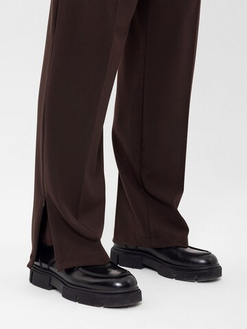 Antioch Regular Trousers in Brown