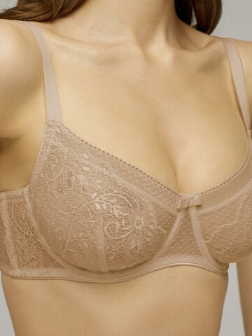 Marc & André T-shirt Bra in Beige