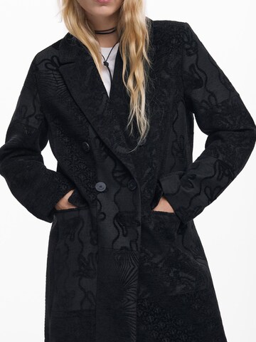 Cappotto invernale di Desigual in nero