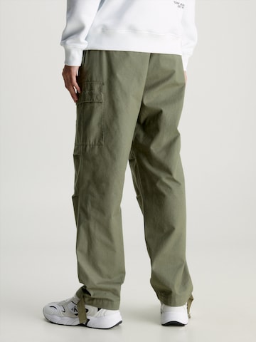 Calvin Klein Jeansregular Cargo hlače 'Essential' - zelena boja