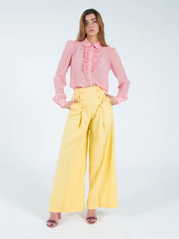 Rua & Rua Wide Leg Bundfaltenhose in Gelb