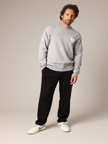 Pull-over 'Donis' Deeluxe en gris : devant