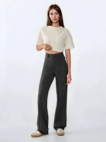 Wide leg Pantaloni con piega frontale di Hiccup in grigio