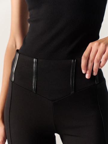 KOROSHI - Skinny Leggings en negro