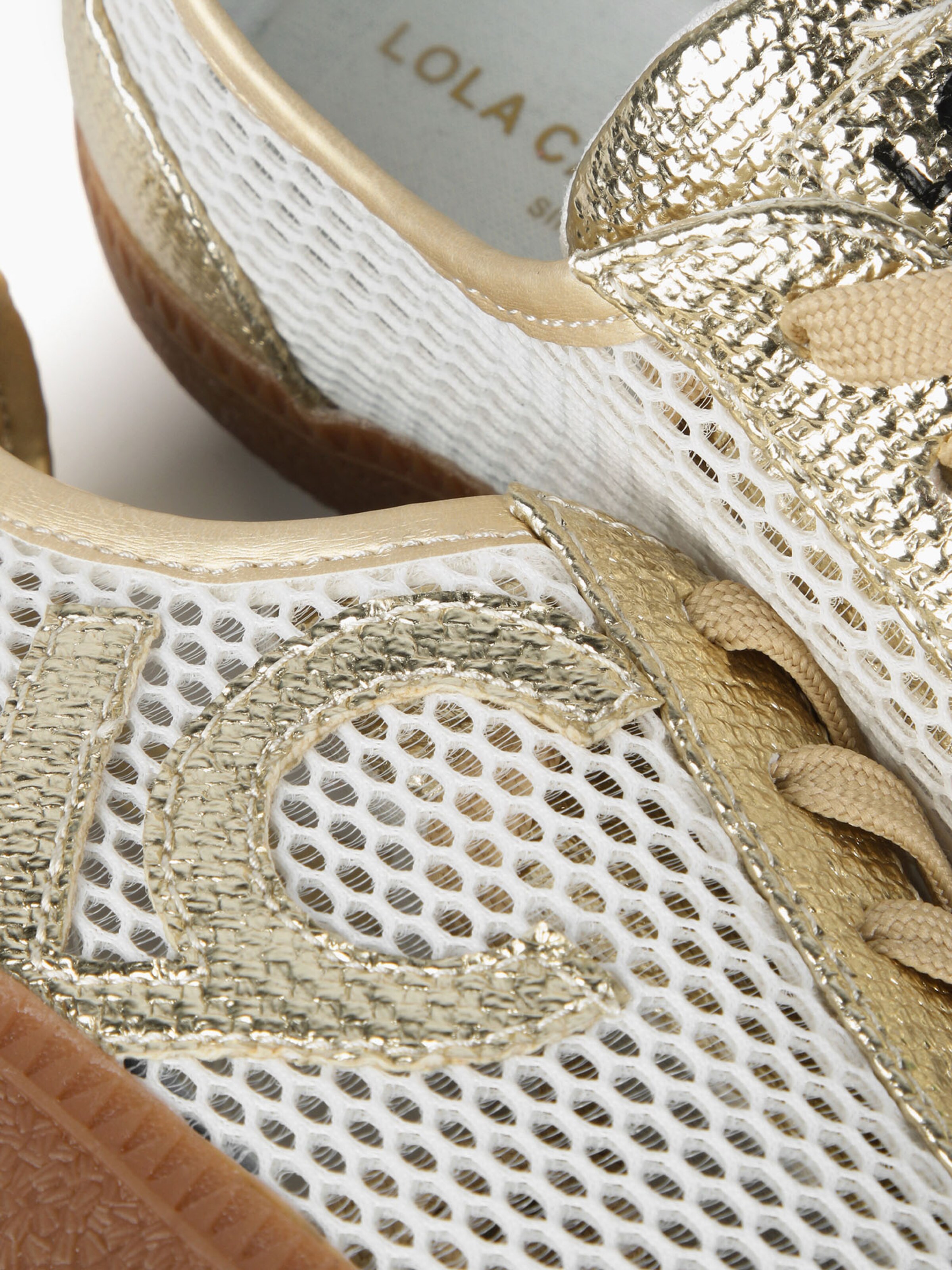 Sneaker low de la Lola Casademunt pe alb