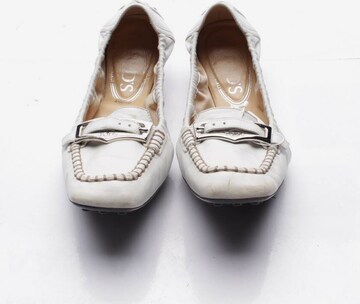 Tod's Flats & Loafers in 35 in White