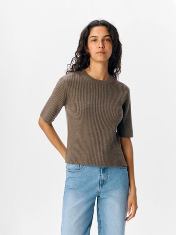 OBJECT Pullover i brun: forside