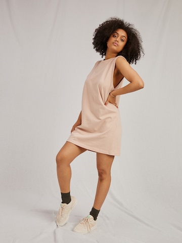 A LOT LESS - Vestido 'Jamie' em rosa: frente