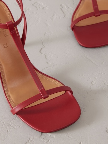 Next Sandalen met riem in Rood