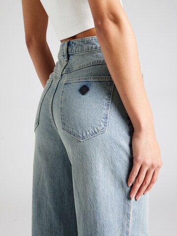 Abrand Wide leg Jeans '94 MIA' in Blue