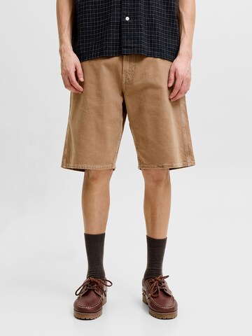 JACK & JONES Baggy Jeans 'JJAlex' in Bruin: voorkant