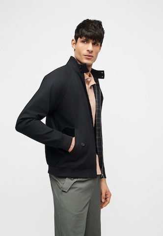 melns Lyle & Scott Starpsezonu jaka