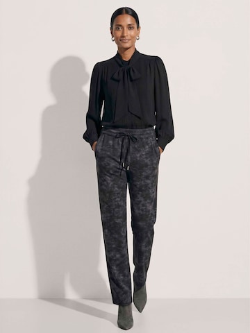 MADELEINE Regular Broek in Zwart